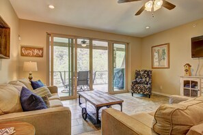 Condo, 2 Bedrooms | Living room
