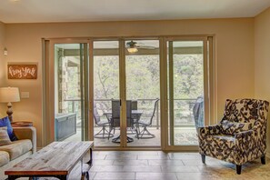 Condo, 2 Bedrooms | Living room