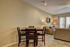 Condo, 2 Bedrooms | Dining
