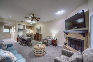 Condo, 2 Bedrooms | Interior