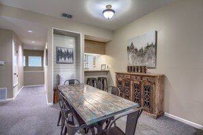 Condo, 2 Bedrooms | Dining
