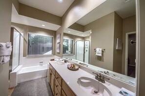Condo, 2 Bedrooms | Bathroom | Combined shower/tub, towels, soap, shampoo