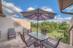 Condo, 2 Bedrooms | Property grounds