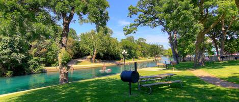 Condo, 2 Bedrooms | BBQ/picnic area