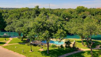 Condo, 2 Bedrooms | Property grounds