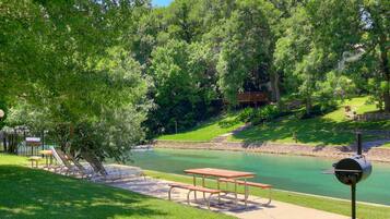 Condo, 2 Bedrooms | Property grounds