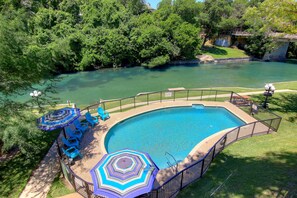 Appart'hôtel, 2 chambres | Piscine