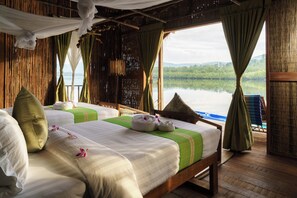 Tradisjonelt tomannsrom | Safe på rommet og skrivebord