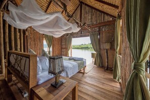 Traditionele tweepersoonskamer, 1 slaapkamer | Een kluis op de kamer, een bureau