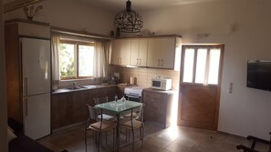 Frigorifero, microonde, forno, macchina per tè/caffè