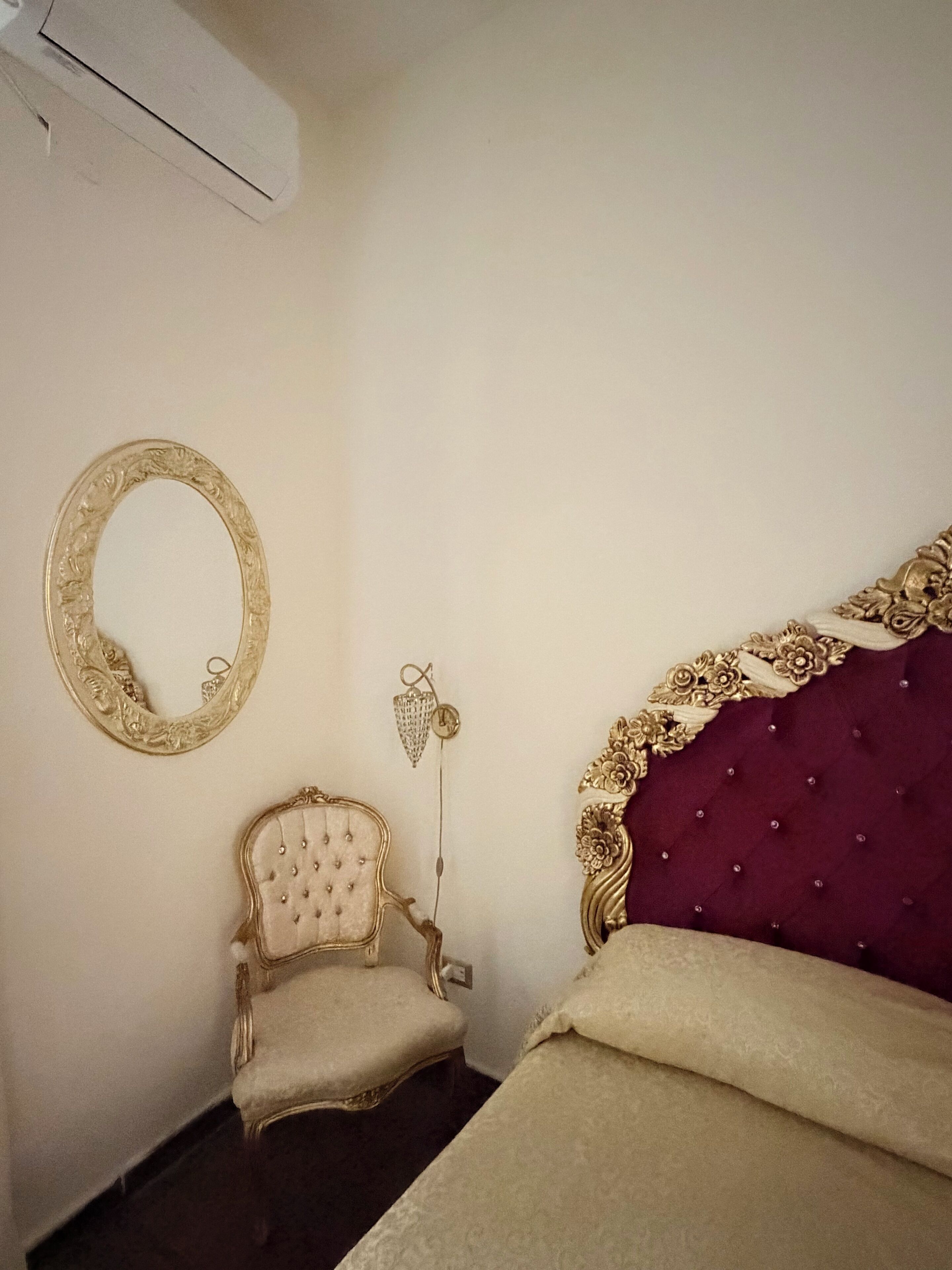 Literie de qualité supérieure, bureau, rideaux occultants