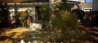 Cozy, Dog-friendly Duplex At The North End Short Walk To The Beach!