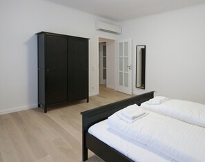 Appartement Luxe, 2 chambres, cuisine | Bureau, fer et planche à repasser, lits bébé (gratuits)