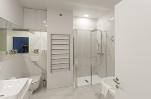 Luxury Apartment, 2 Bedrooms, 2 Bathrooms | Bathroom