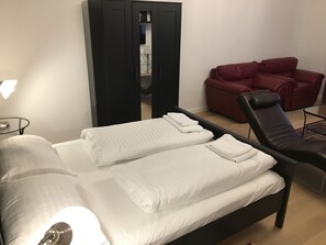 Luxury Apartment, 2 Bedrooms, 2 Bathrooms | Iron/ironing board, free cribs/infant beds, free rollaway beds - Heart of Vienna Homes (Vienna)