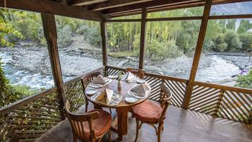 Breakfast, lunch, dinner served; local and international cuisine