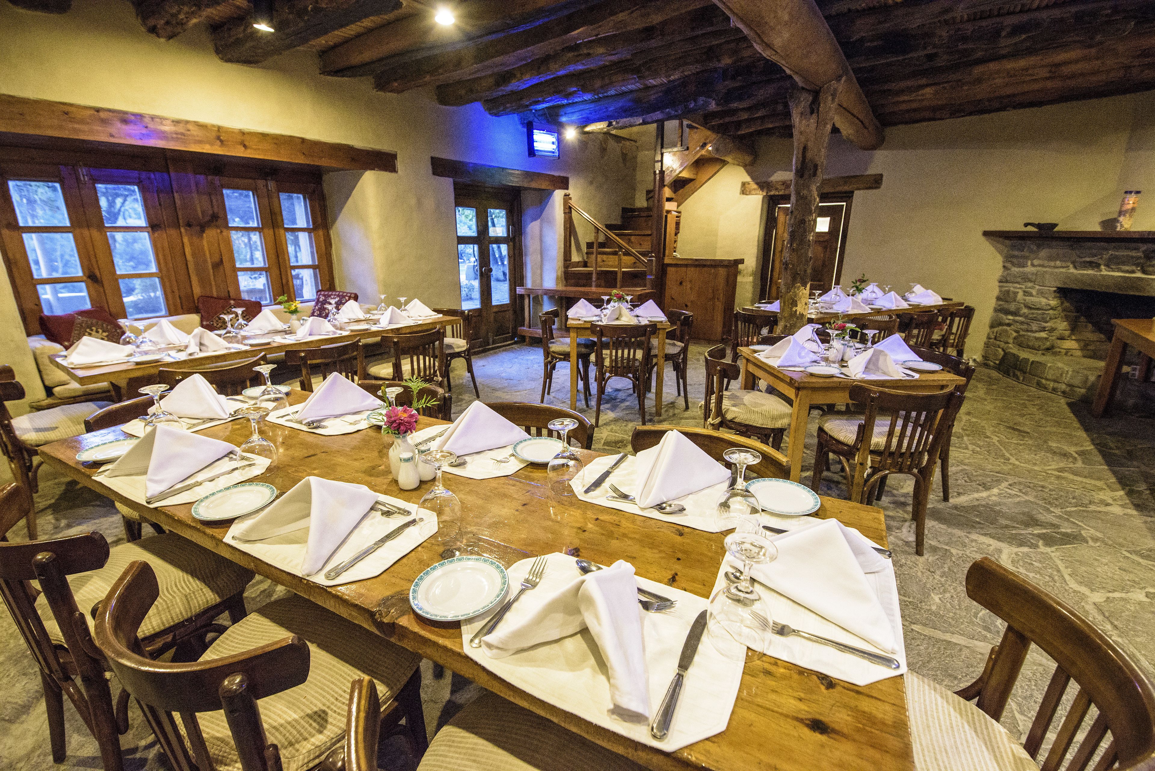 Breakfast, lunch, dinner served; local and international cuisine 