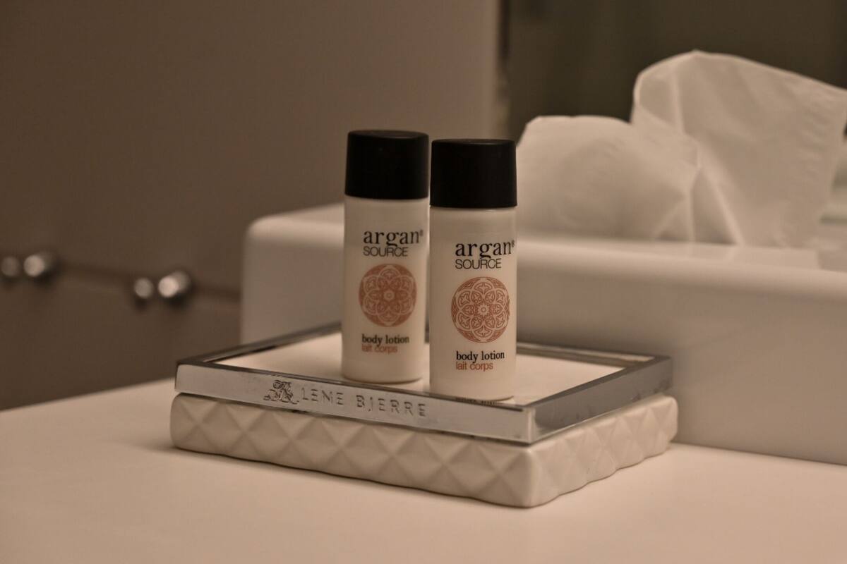 exclusive double room, sea view | bathroom | shower, eco-friendly toiletries, hair dryer, heated floors