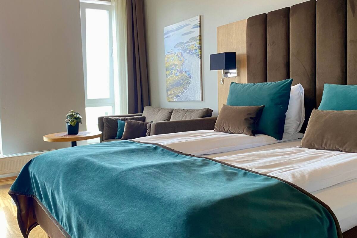 deluxe double room, sea view | 1 bedroom, desk, blackout curtains, iron/ironing board