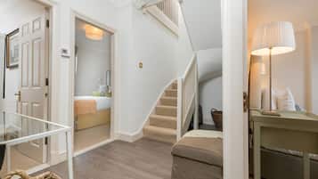 3 Schlafzimmer, Schreibtisch, Bügeleisen/Bügelbrett, Reisekinderbett