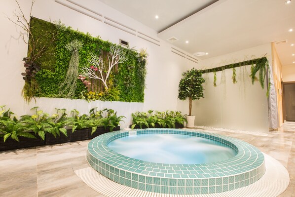 حمام تركي، علاجات للجسم، جلسات للعناية بالوجه، علاج بالارتداد اللاإرادي