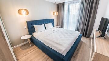 Apartemen, 2 kamar tidur, balkon | Didekorasi berbeda-beda dan dilengkapi dengan perabotan berbeda-beda