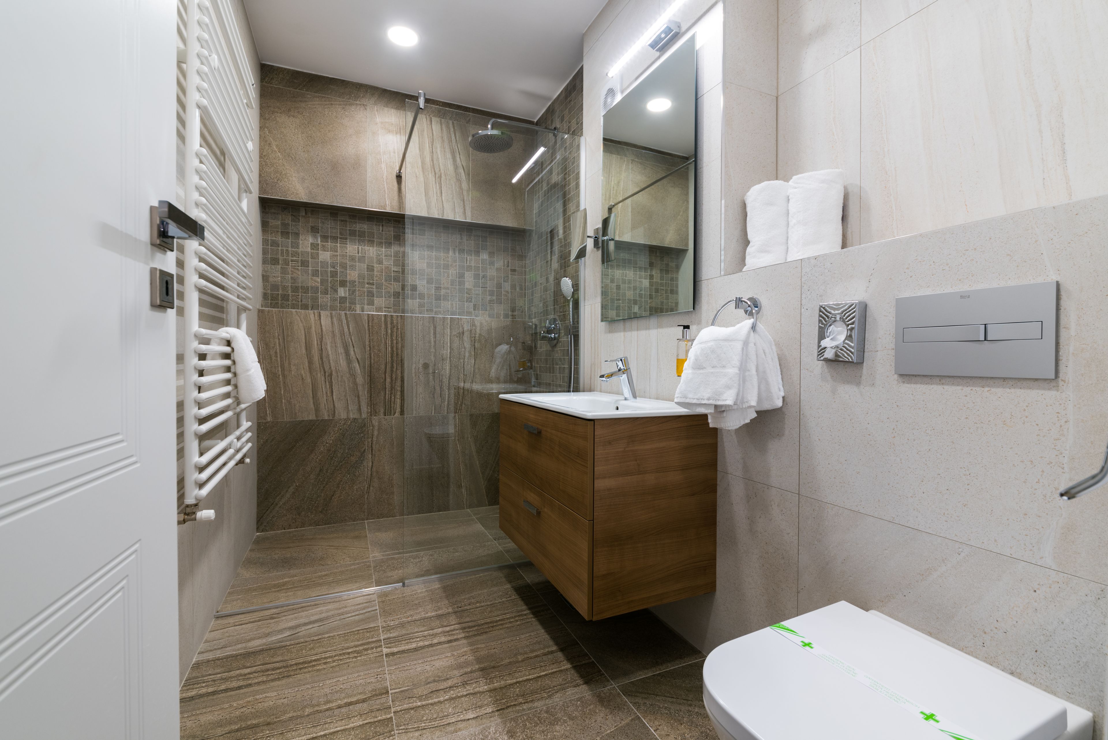 Standaard appartement, 1 slaapkamer, balkon | Badkamer | Gratis toiletartikelen, een haardroger, pantoffels, handdoeken