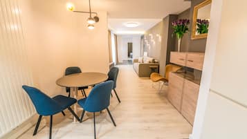 Standard Apartment, 1 Bedroom, Balcony | In-room dining