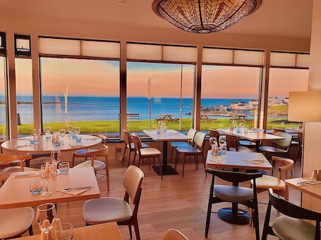 Se sirven almuerzos y cenas, cocina local