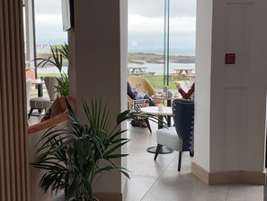Lunch and dinner served, local cuisine - Bayview Hotel (Bushmills)