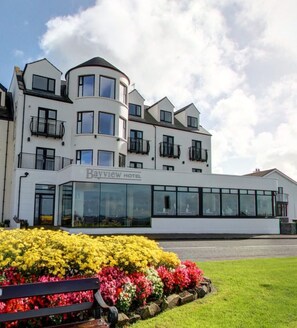 Front of property - Bayview Hotel (Bushmills)
