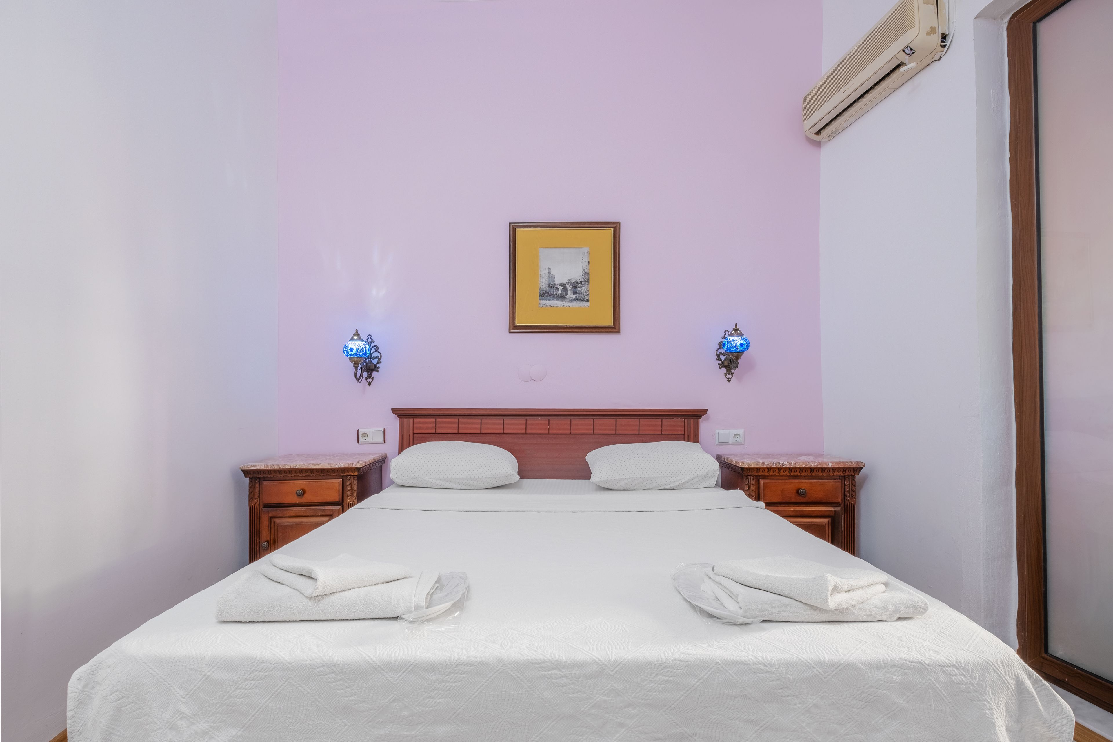 family room | premium bedding, in-room safe, iron/ironing board, free wifi