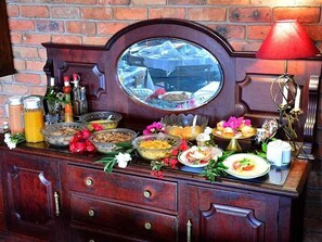 Tägliches englisches Frühstück (15 USD pro Person)
