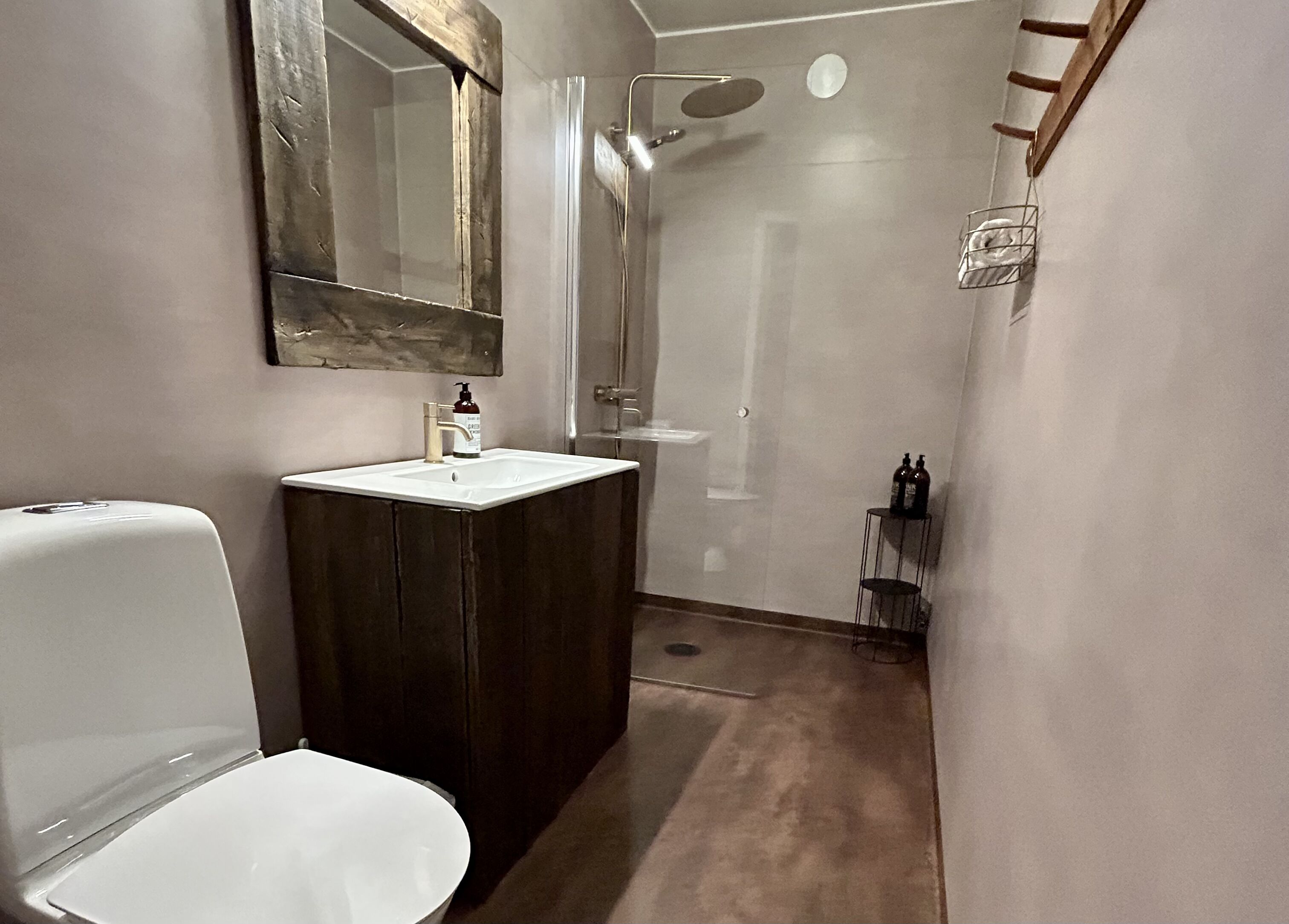 family room | bathroom | shower, hair dryer, towels