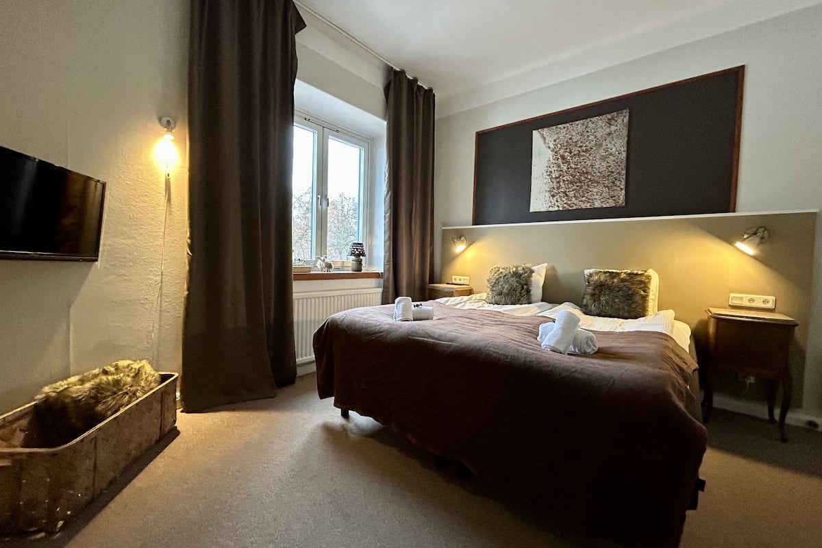 double room | desk, blackout curtains, iron/ironing board, free wifi