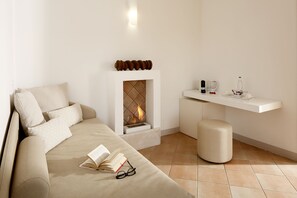 Comfort Suite, Ground Floor | Living area | 26-inch flat-screen TV with digital channels, TV - Giotto Luxury Country House (Assisi)