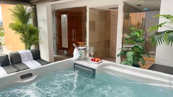 Behandlungsräume für Paare, Sauna, Whirlpool, Dampfbad