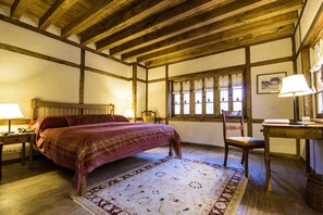 Dobbeltrom – standard | Minibar, wi-fi (inkludert) og sengetøy