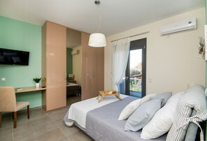 Villa, 6 Bedrooms, Private Pool | 5 bedrooms, in-room safe, iron/ironing board, free cribs/infant beds - Villa Kalli (Rethymno)