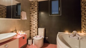 Villa, 6 camere da letto, piscina privata | Bagno | Vasca e doccia separate, set di cortesia gratuito, asciugacapelli