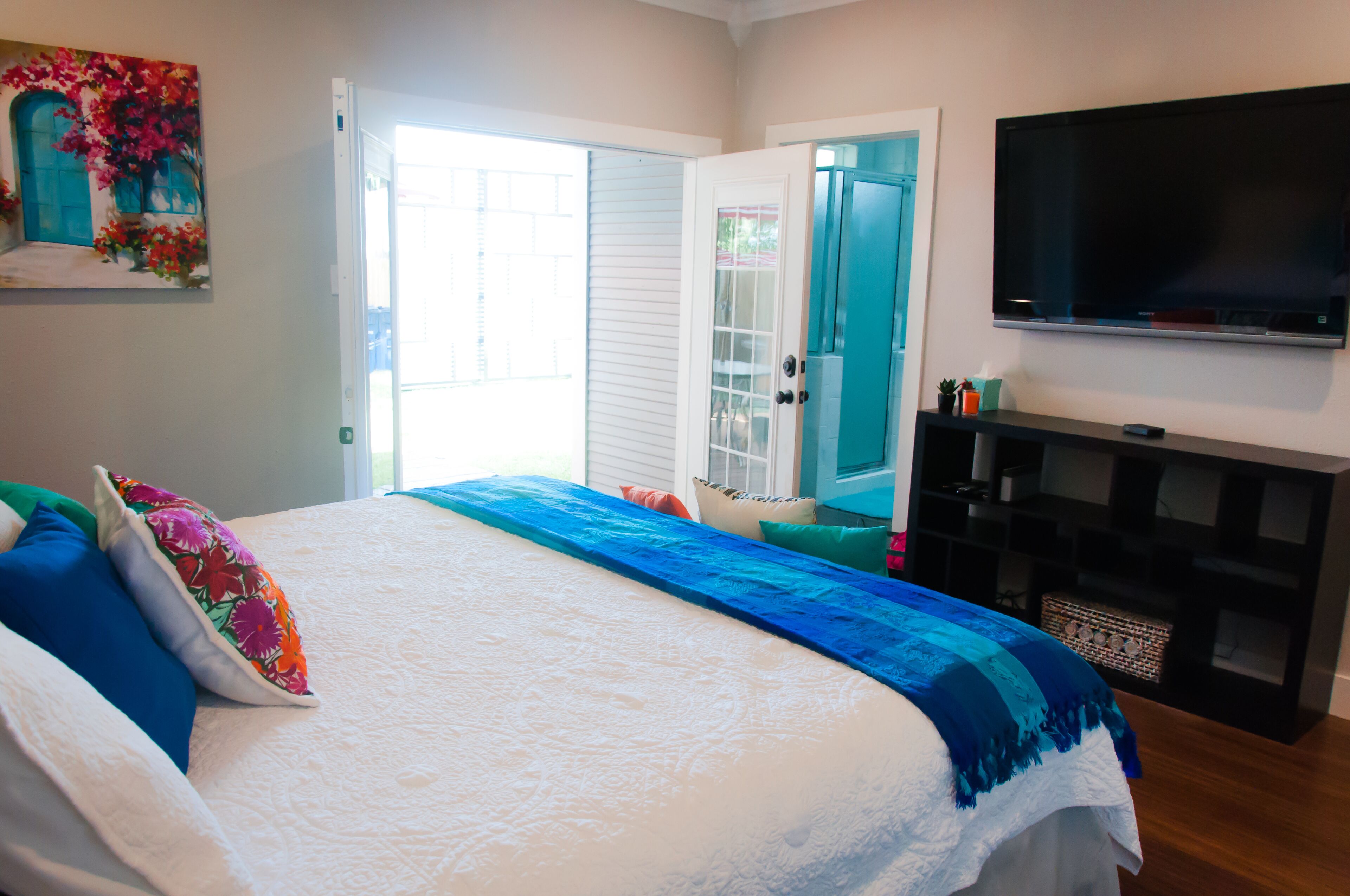 3 bedrooms, desk, iron/ironing board, travel cot