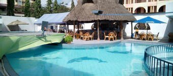 粘巴达假日度假村