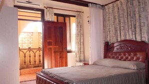 Executive Suite | Desk, soundproofing, free WiFi - Lambada Holiday Resort (Mtwapa)