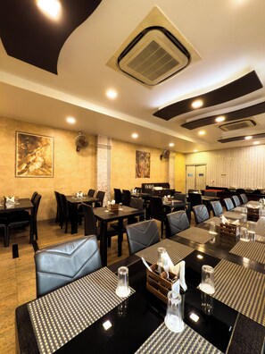 Breakfast, lunch, dinner served; Indian cuisine - Hotel Royal Palm - A Budget Hotel in Udaipur (Udaipur)