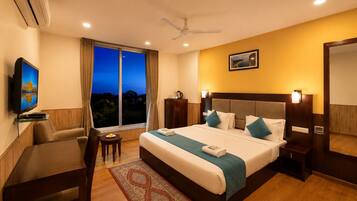 Super Deluxe Room | Desk, soundproofing, rollaway beds (surcharge), WiFi (free)