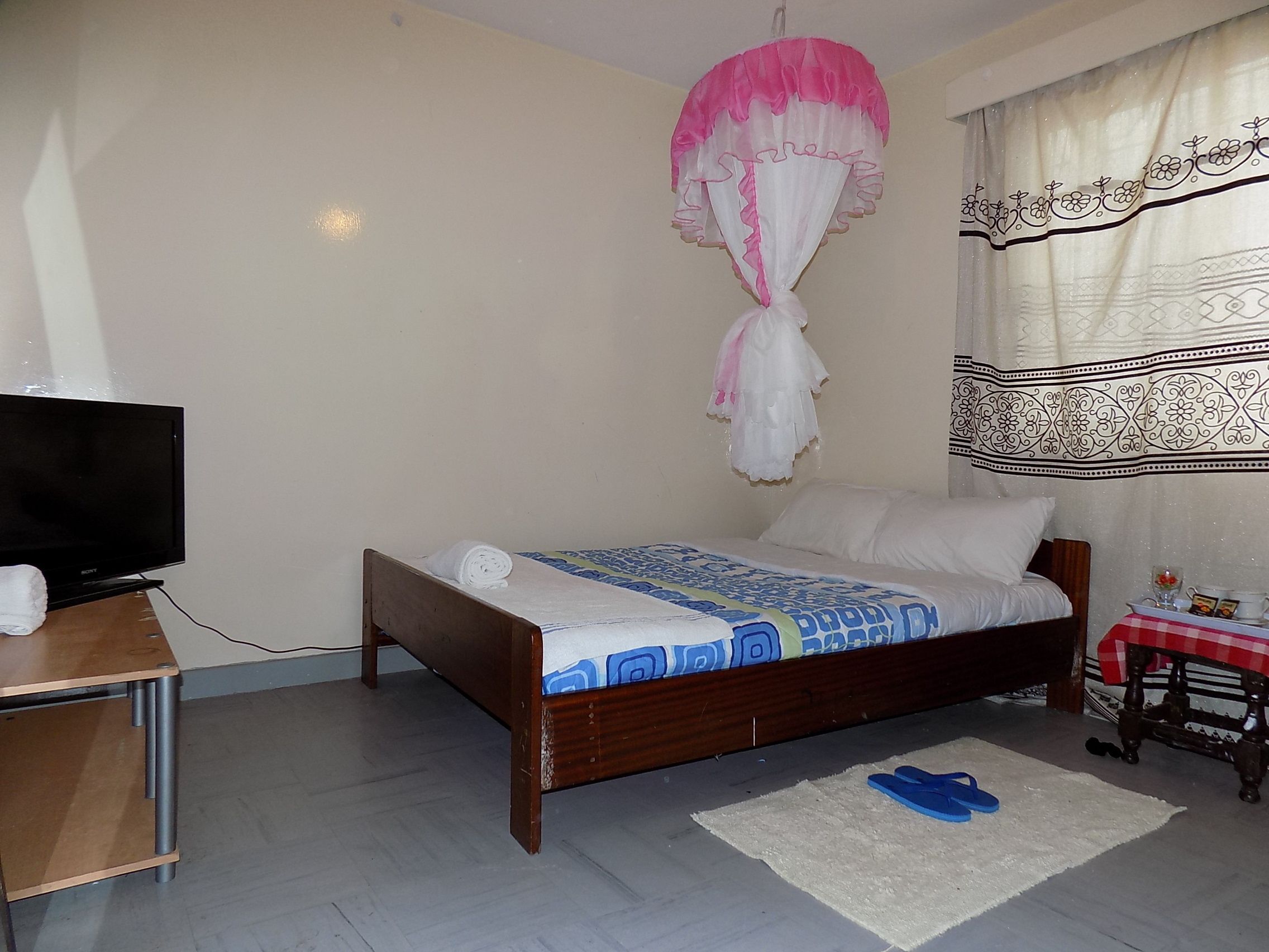 desk, iron/ironing board, free wifi