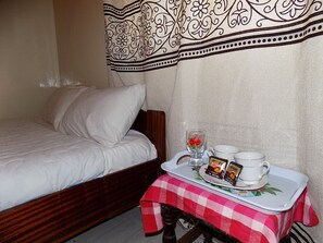 Desk, iron/ironing board, free WiFi - 116-47 Fanaka South Crescent House (Nairobi)