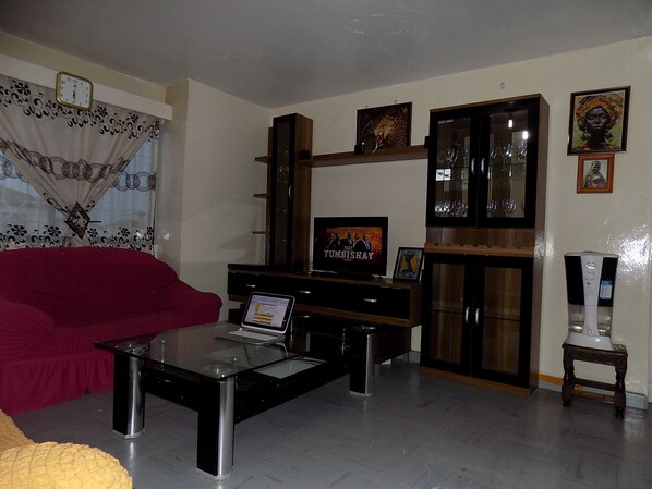 Lobby sitting area - 116-47 Fanaka South Crescent House (Nairobi)