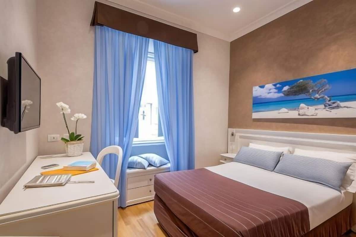 Minibar, una cassaforte in camera, una scrivania, tende oscuranti