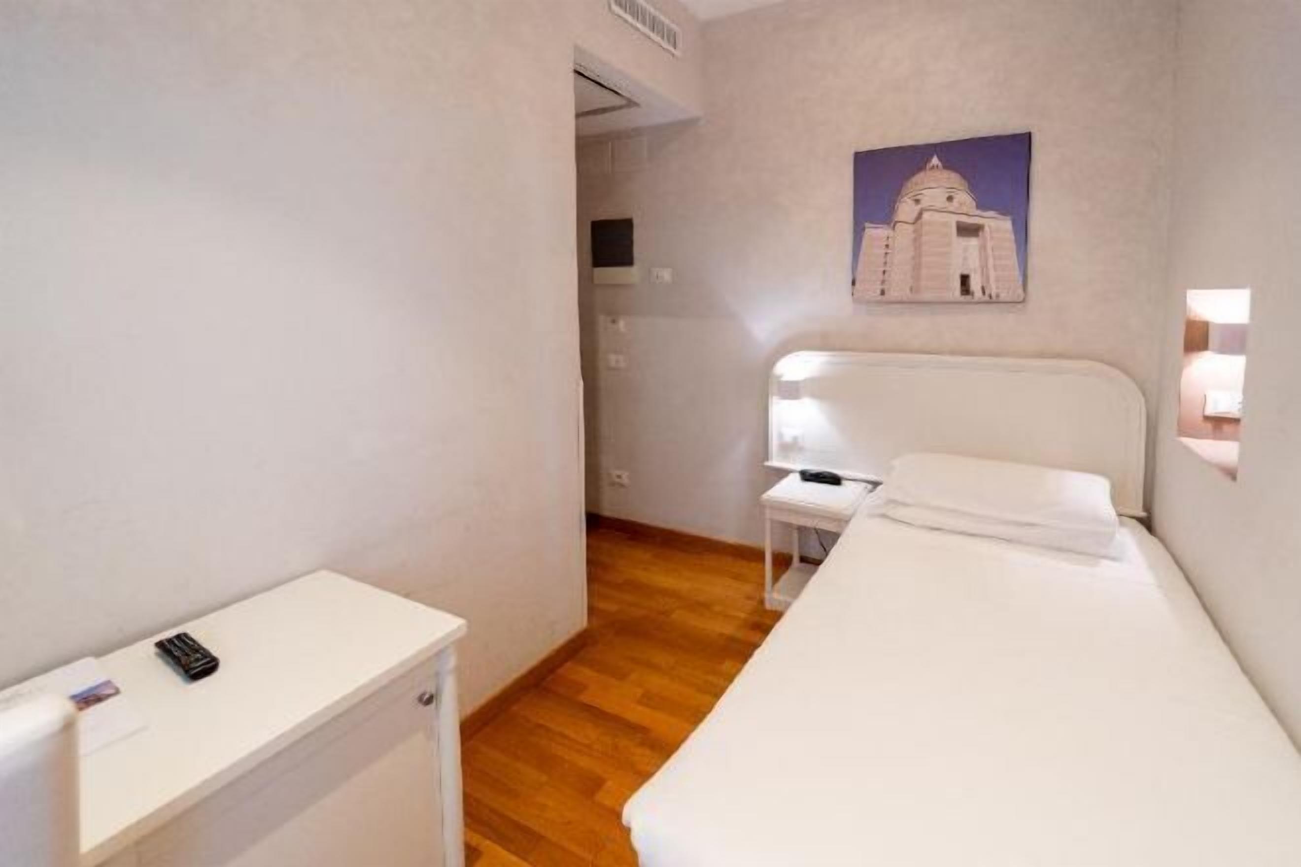 Minibar, caja de seguridad en la habitación y cortinas blackout 